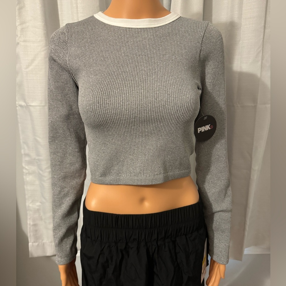 Cute Pink Dot size M gray ribbed long sleeve cropped top NWT